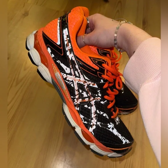 Like new ASICS men’s sneakers size 11 👟 - Picture 9 of 9